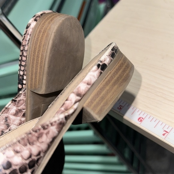 Charles David mules slip on size 7 faux snake‎ print pointed toe - Picture 3 of 5